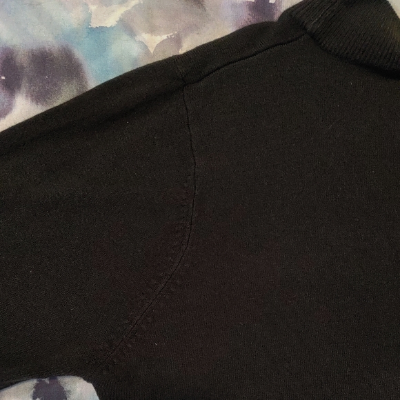 ๐๏ธ Carroll Reed Black Crew Neck Sweater - Picture 8 of 9